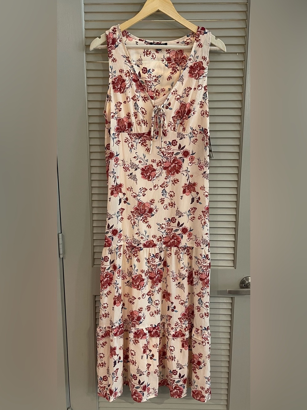 Sleeveless Floral Tie-Front Midi Dress in Cream and Red
